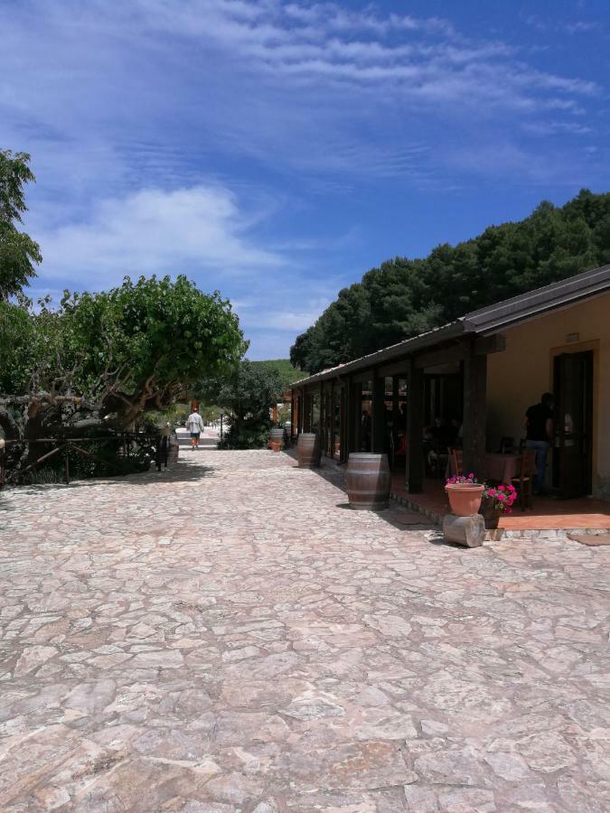 Agriturismo Tenute Pispisa Segesta Калатафими Экстерьер фото